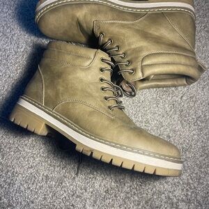 Jessica cline Tan lace-up ankle boots | chunky sole size 8 women